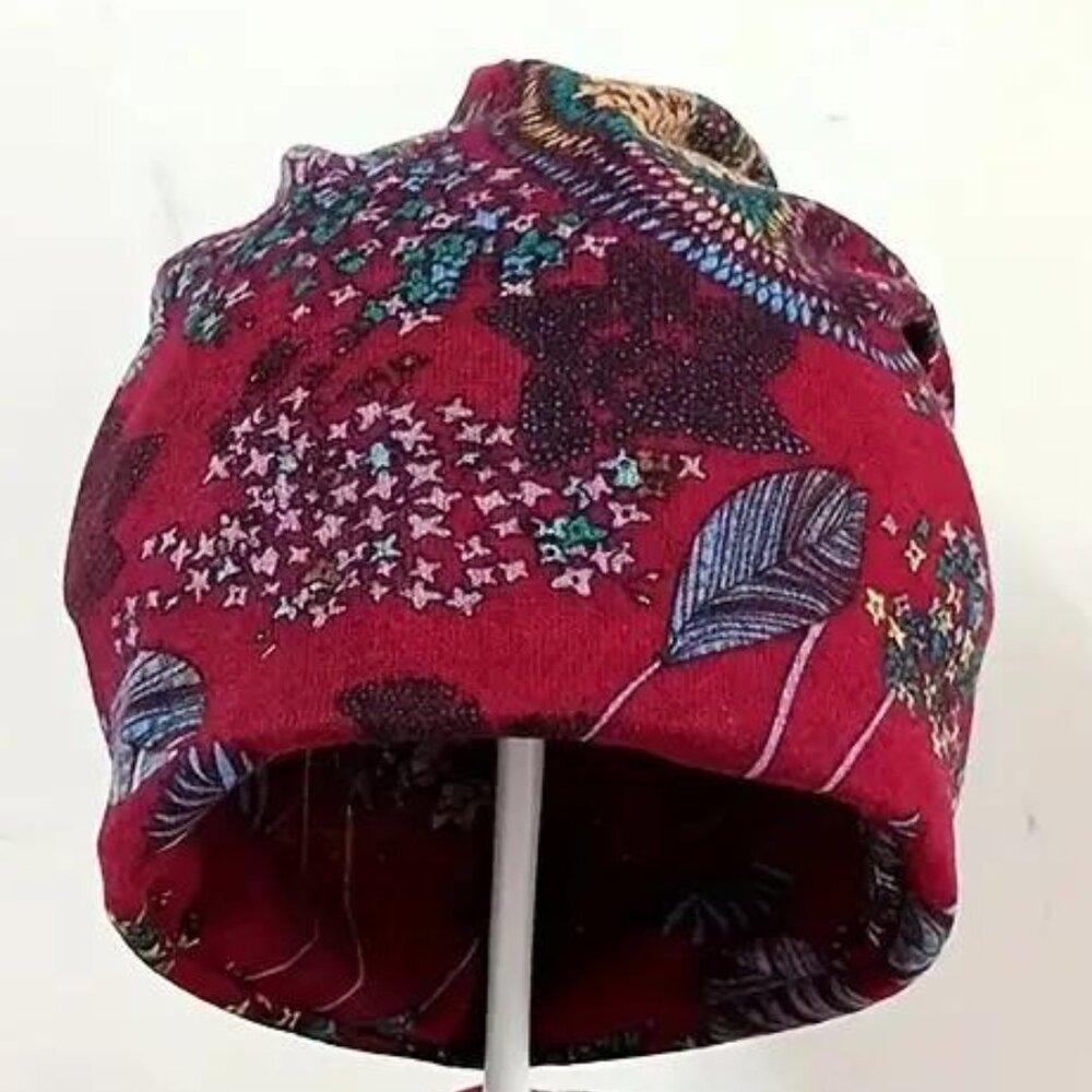 BURGUNDY FLORAL BEANIE
